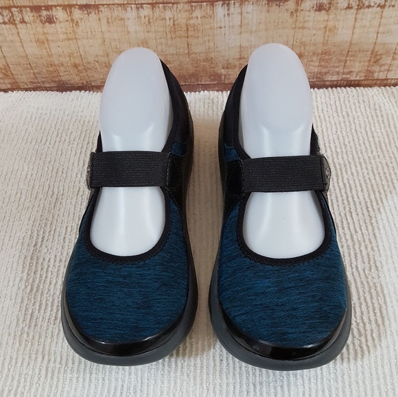 sandals for boys nike